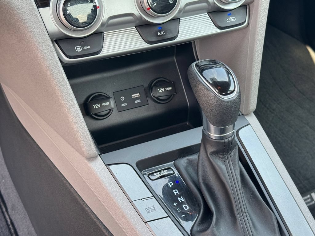 Used 2019 Hyundai Elantra SE FWD image 22