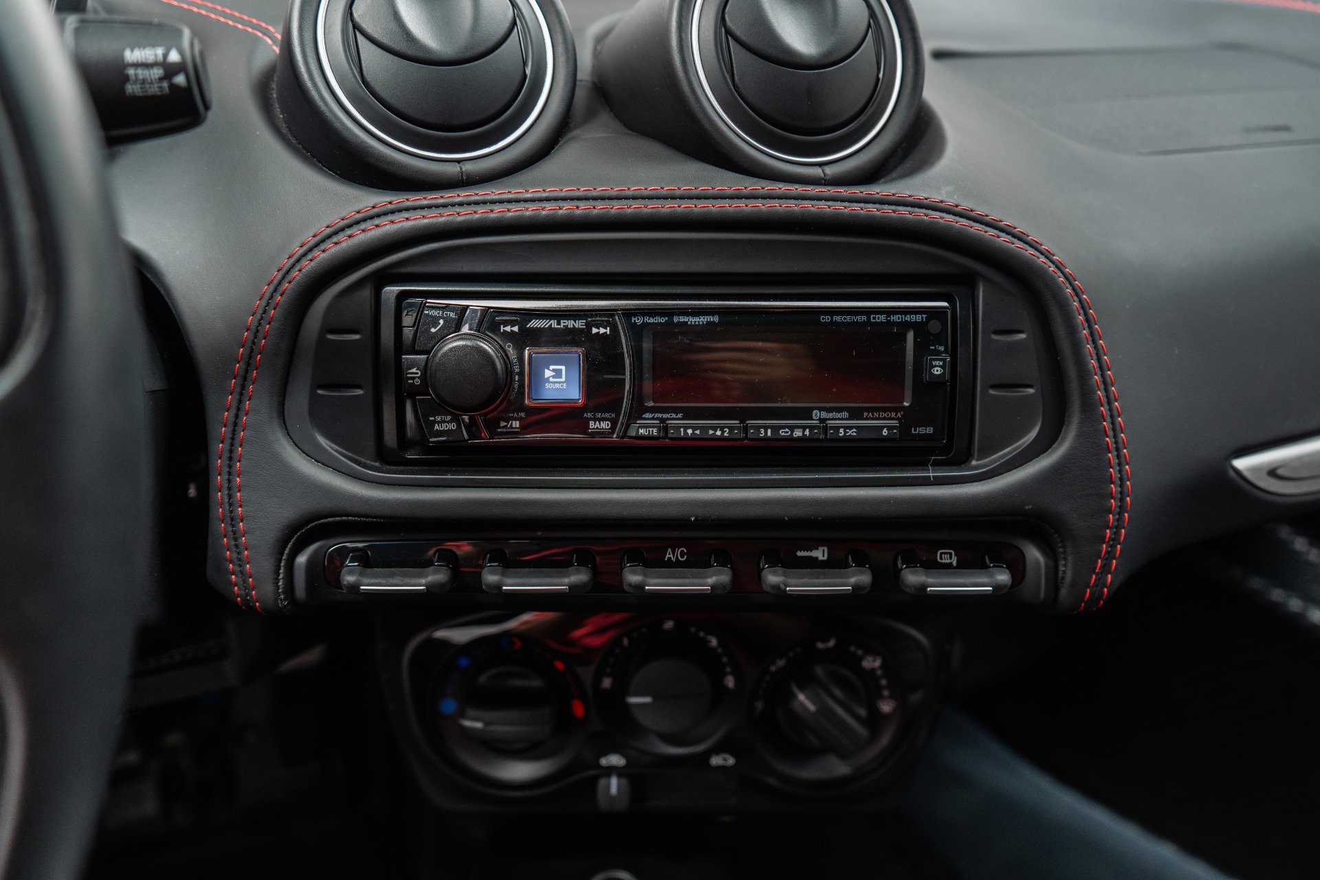 Used 2016 Alfa Romeo 4C Coupe w/ Convenience Group - Coupe RWD image 17