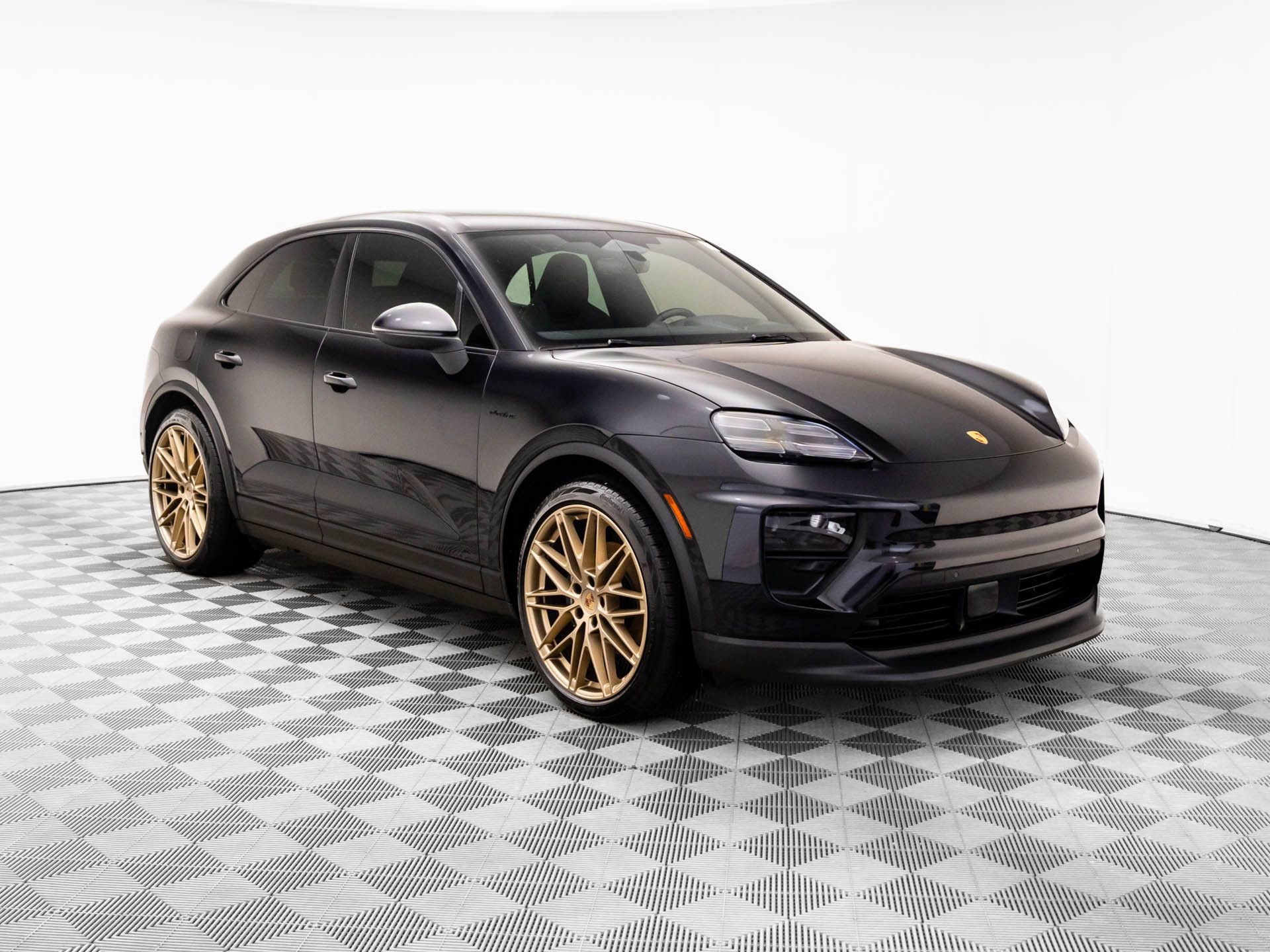 Certified 2024 Porsche Macan 4 Electric image 6