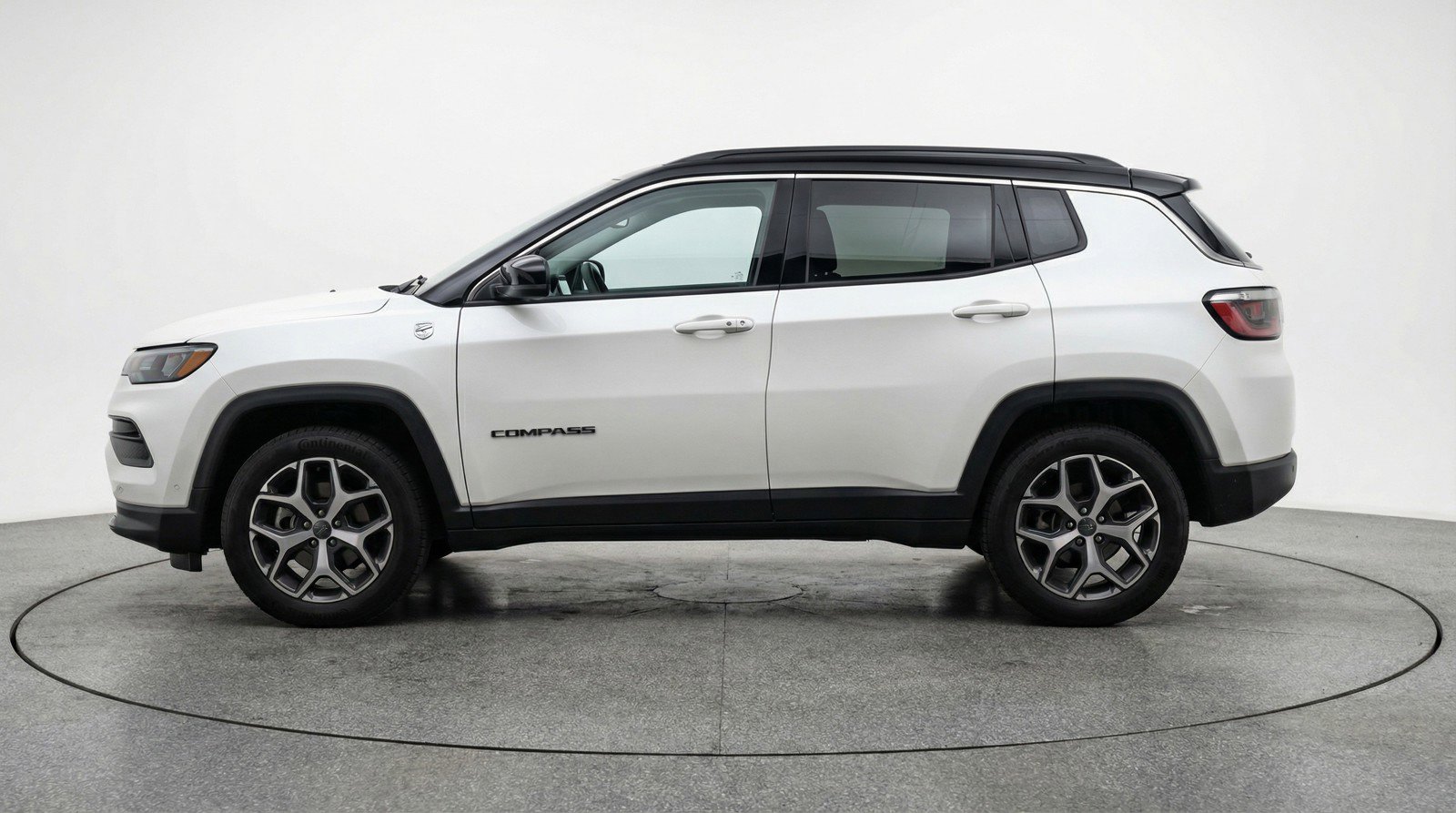 Used 2025 Jeep Compass Limited image 5