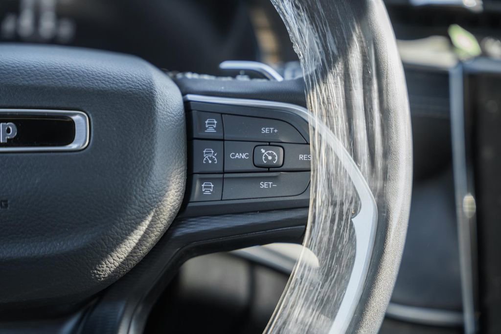 New 2025 Jeep Grand Cherokee Laredo X w/ Luxury Tech Group I image 23