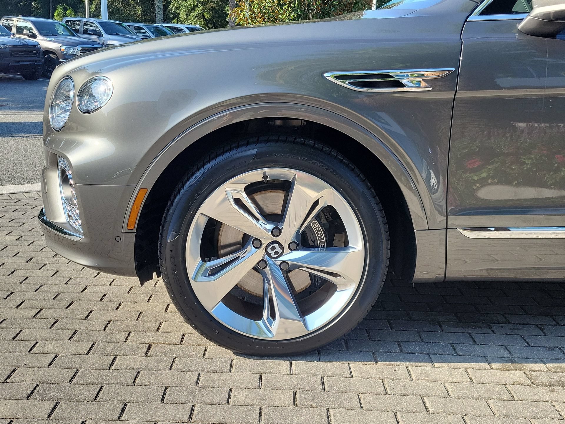 Certified 2023 Bentley Bentayga Plug-In Hybrid AWD/4WD image 13