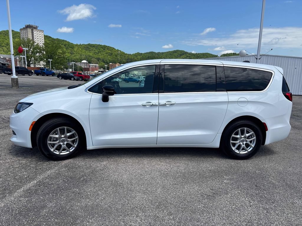 Used 2025 Chrysler Voyager LX FWD video 2