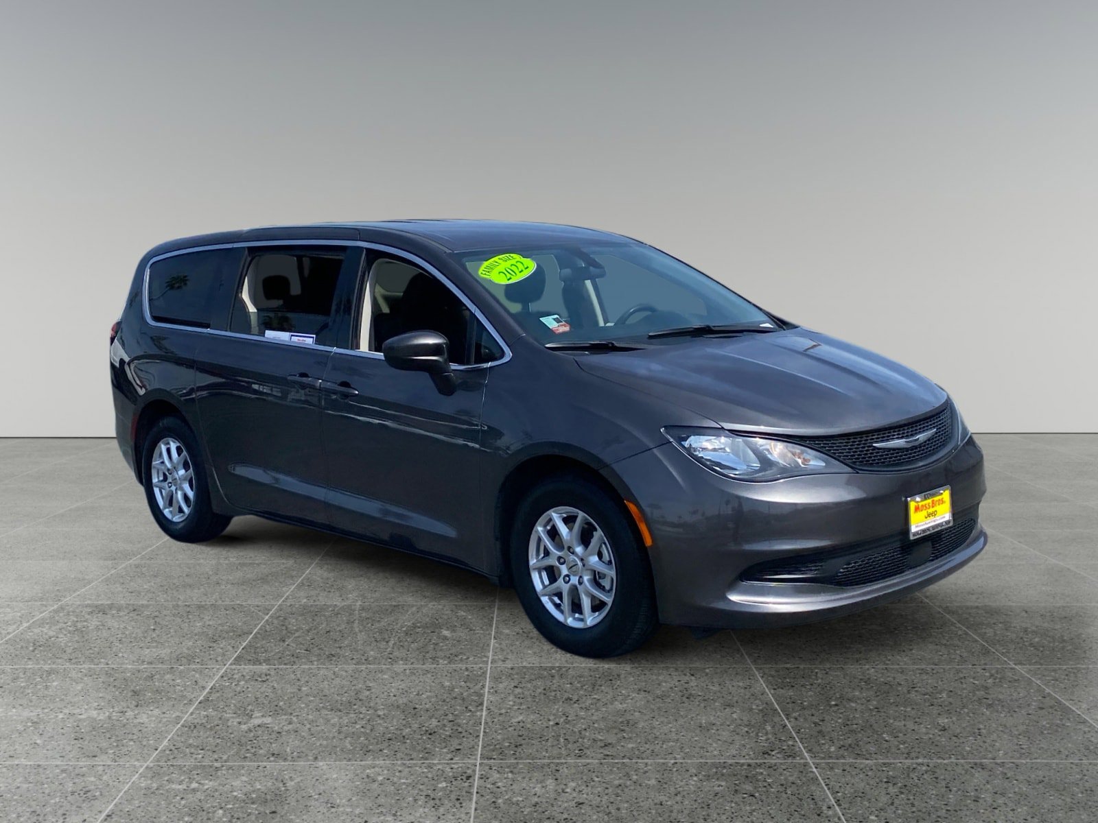 Used 2022 Chrysler Voyager LX FWD image 7