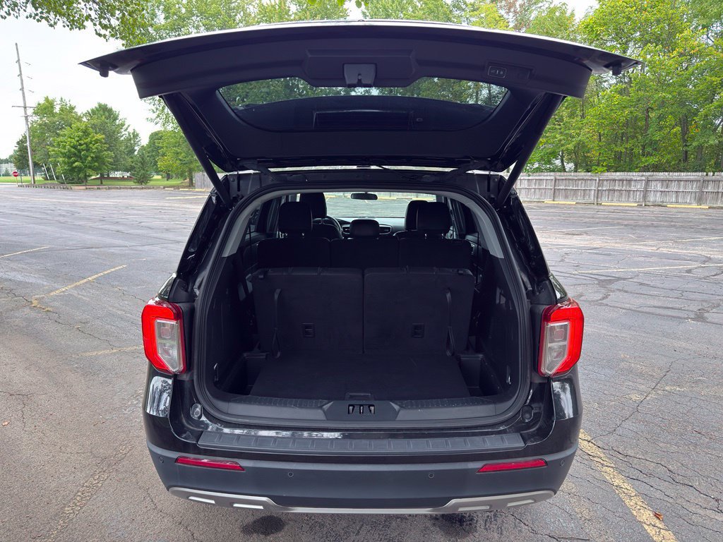 Used 2023 Ford Explorer XLT w/ Equipment Group 202A AWD/4WD image 19