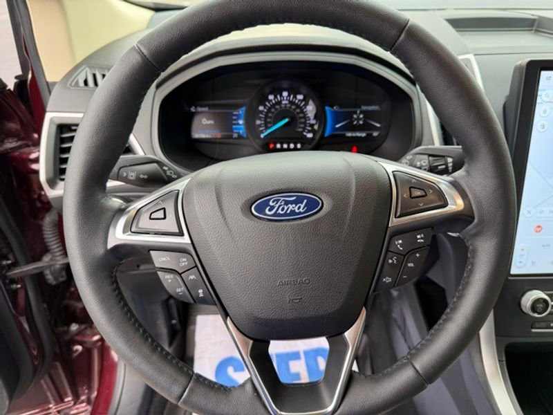 Used 2022 Ford Edge SEL w/ Convenience Package AWD/4WD image 12