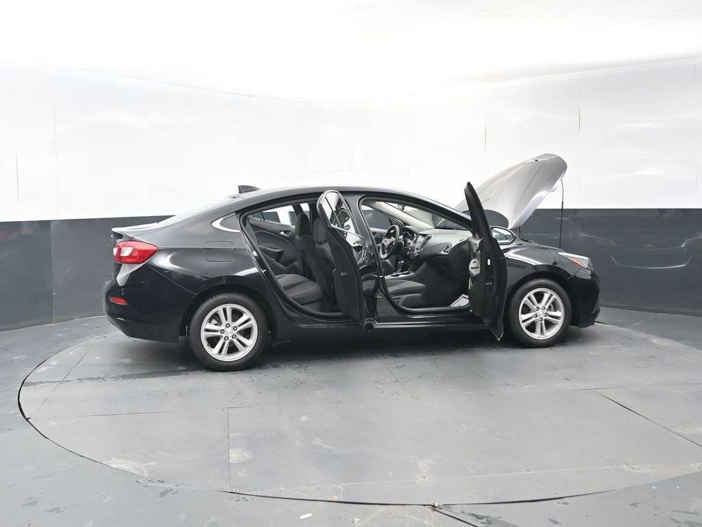 Used 2018 Chevrolet Cruze LT w/ LT True North Edition image 30