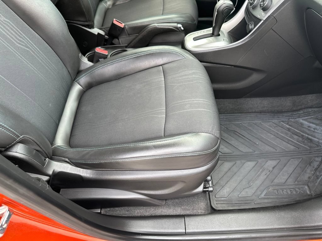 Used 2015 Chevrolet Trax LT w/ LT Sun and Sound Package FWD image 12