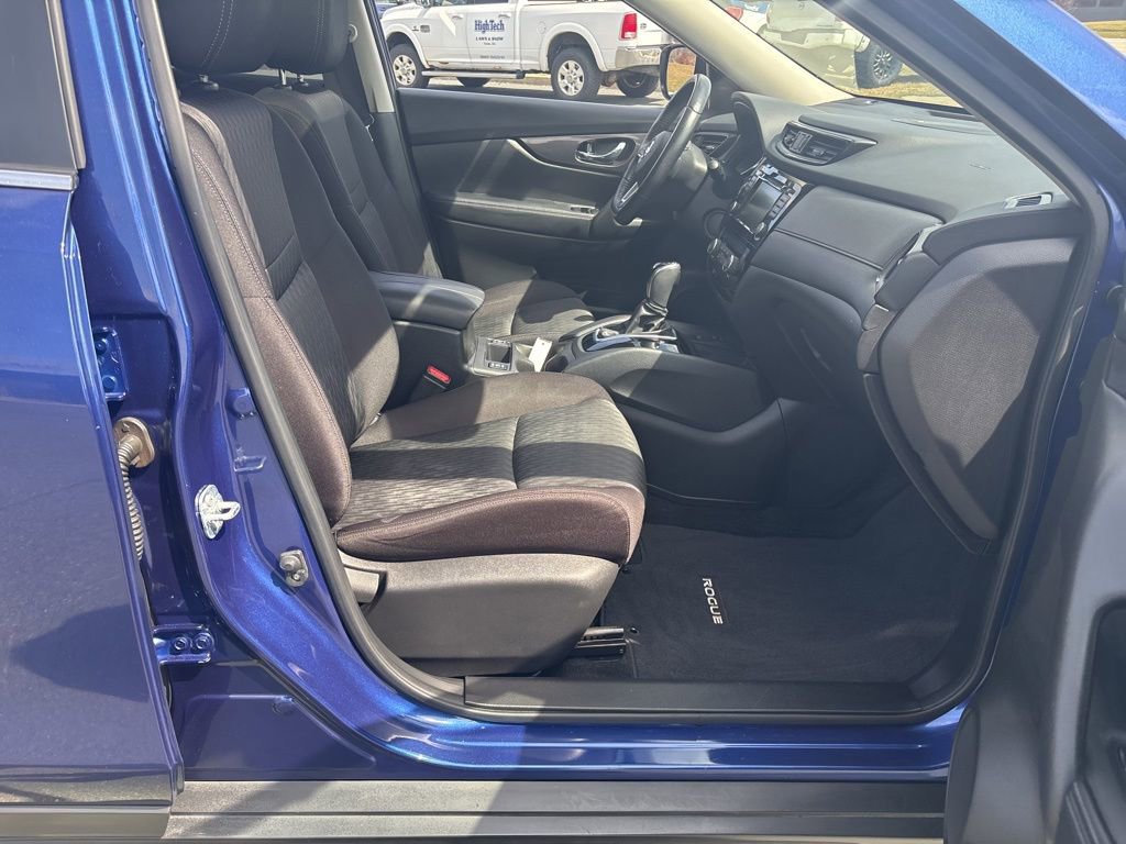 Used 2019 Nissan Rogue SV w/ Sun & Sound Touring Package image 31
