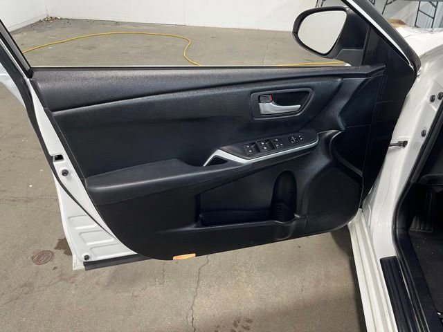 Used 2015 Toyota Camry SE FWD image 23