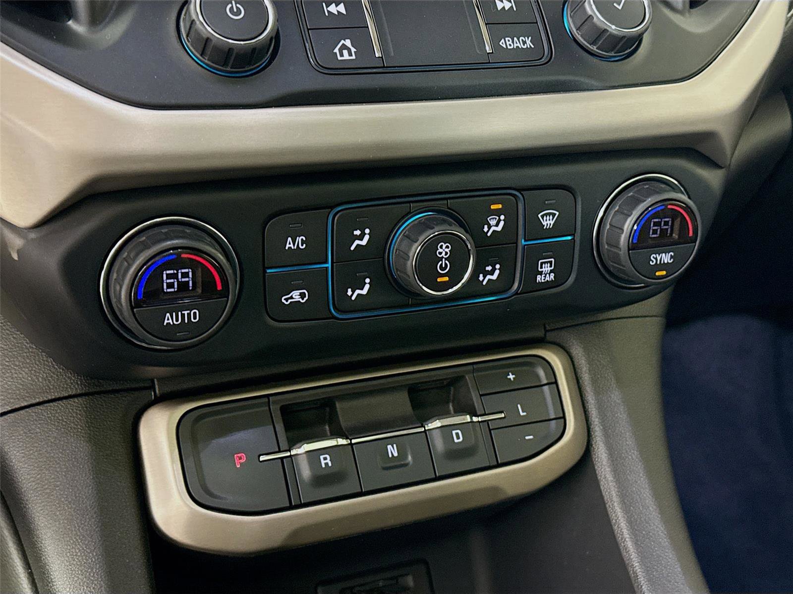 Used 2021 GMC Acadia Denali w/ GMC Pro Grade Package image 9