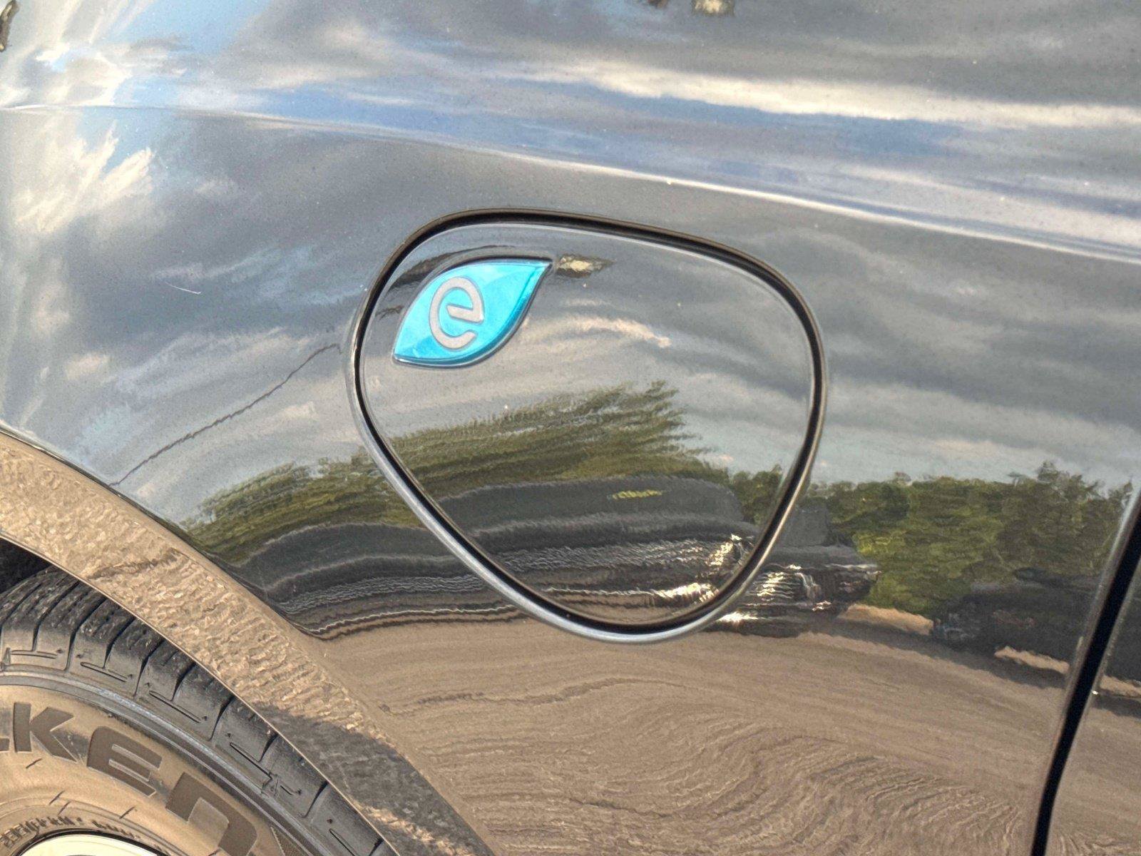 Used 2023 Chrysler Pacifica Limited FWD image 13