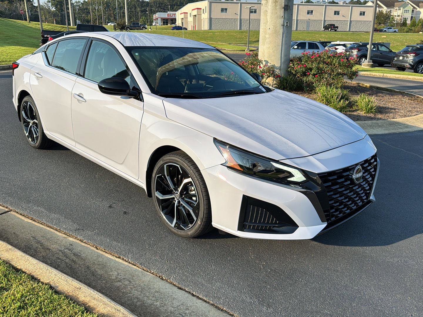 New 2025 Nissan Altima 2.5 SR image 6