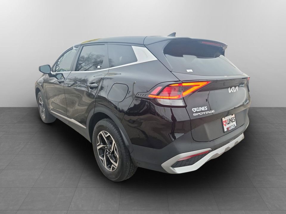 Used 2025 Kia Sportage LX image 9