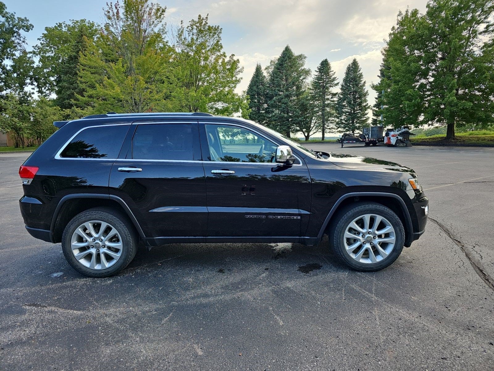 Used 2017 Jeep Grand Cherokee Limited w/ Trailer Tow Group IV AWD/4WD image 7