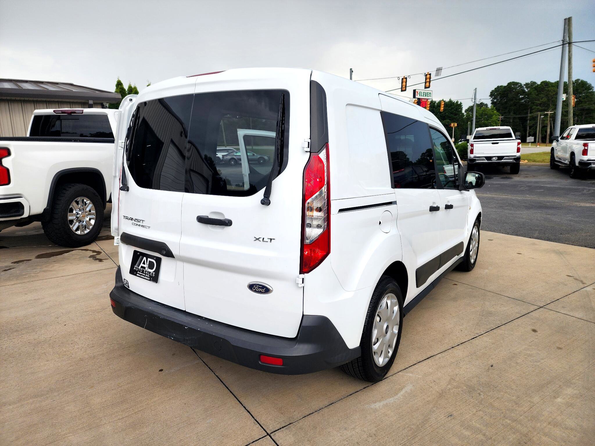 Used 2016 Ford Transit Connect XLT image 5