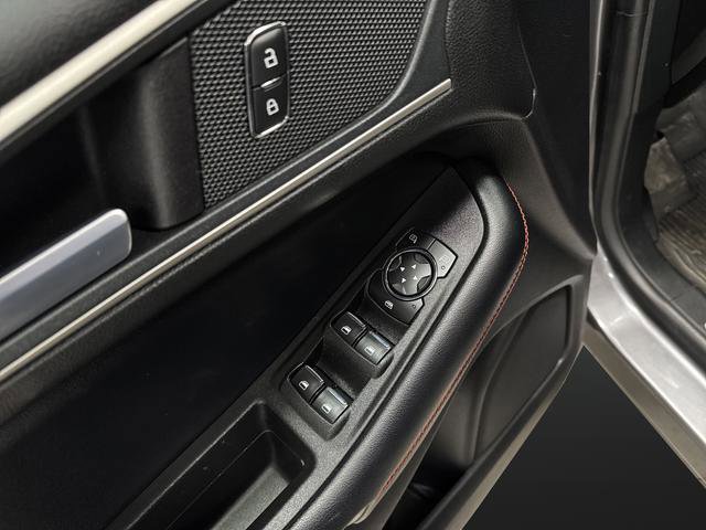 Used 2022 Ford Edge ST-Line image 28