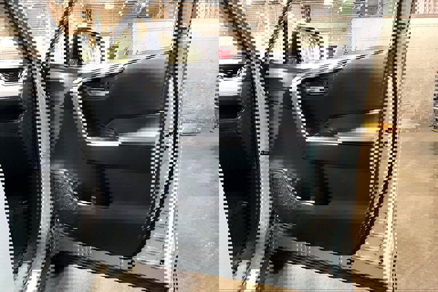 Used 2025 Toyota RAV4 XLE AWD/4WD image 23