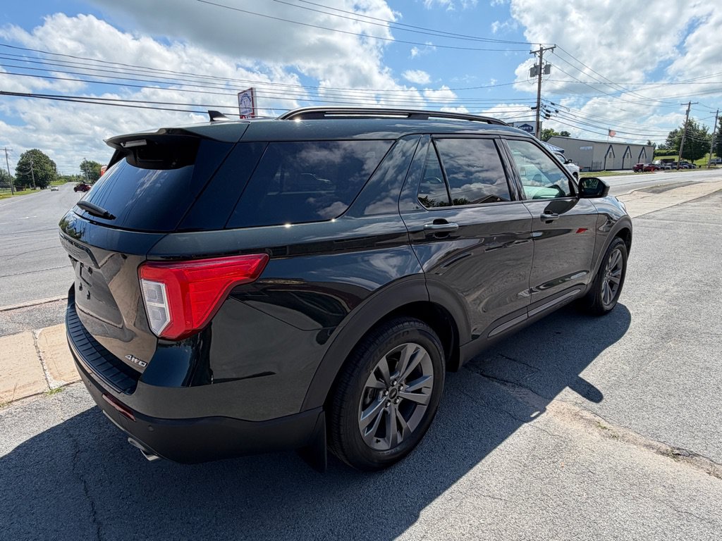 Used 2022 Ford Explorer XLT w/ Equipment Group 202A AWD/4WD image 7