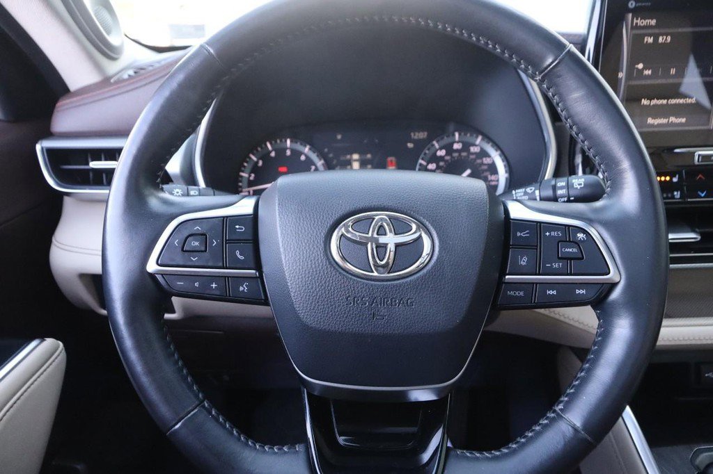 Used 2021 Toyota Highlander Platinum image 13