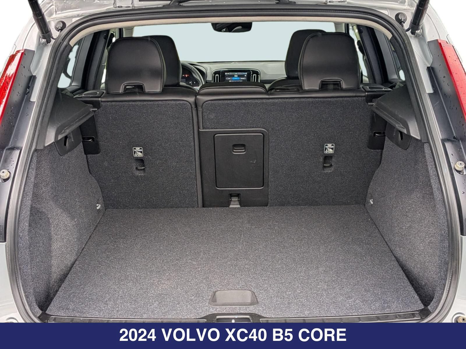 Used 2024 Volvo XC40 B5 Core AWD/4WD image 7