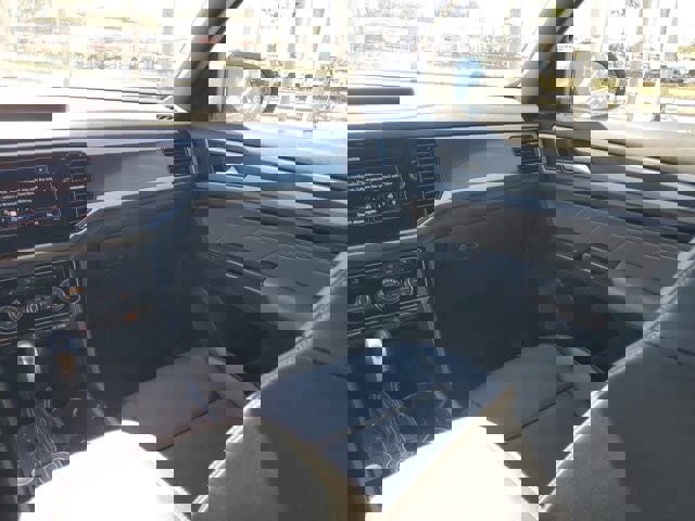 Used 2022 Volkswagen Atlas Cross Sport SEL R-Line image 16