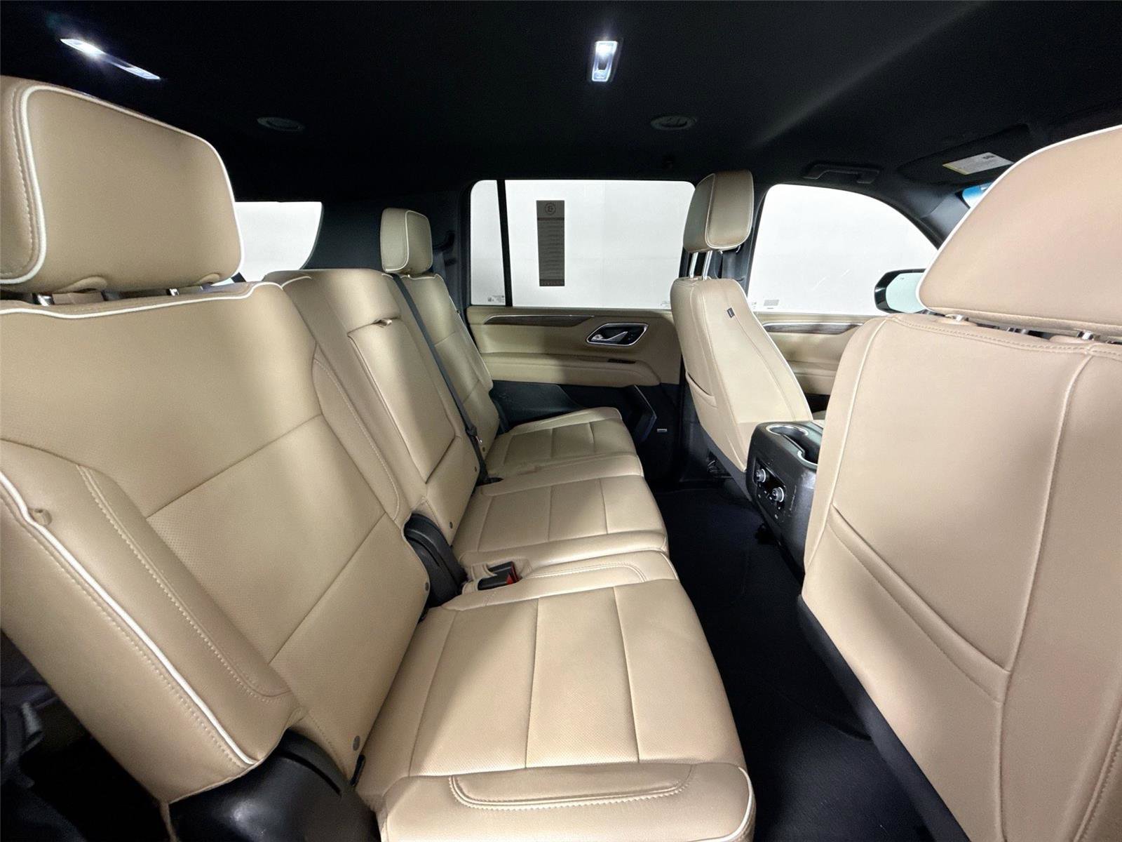 Used 2024 Chevrolet Suburban Premier RWD image 46