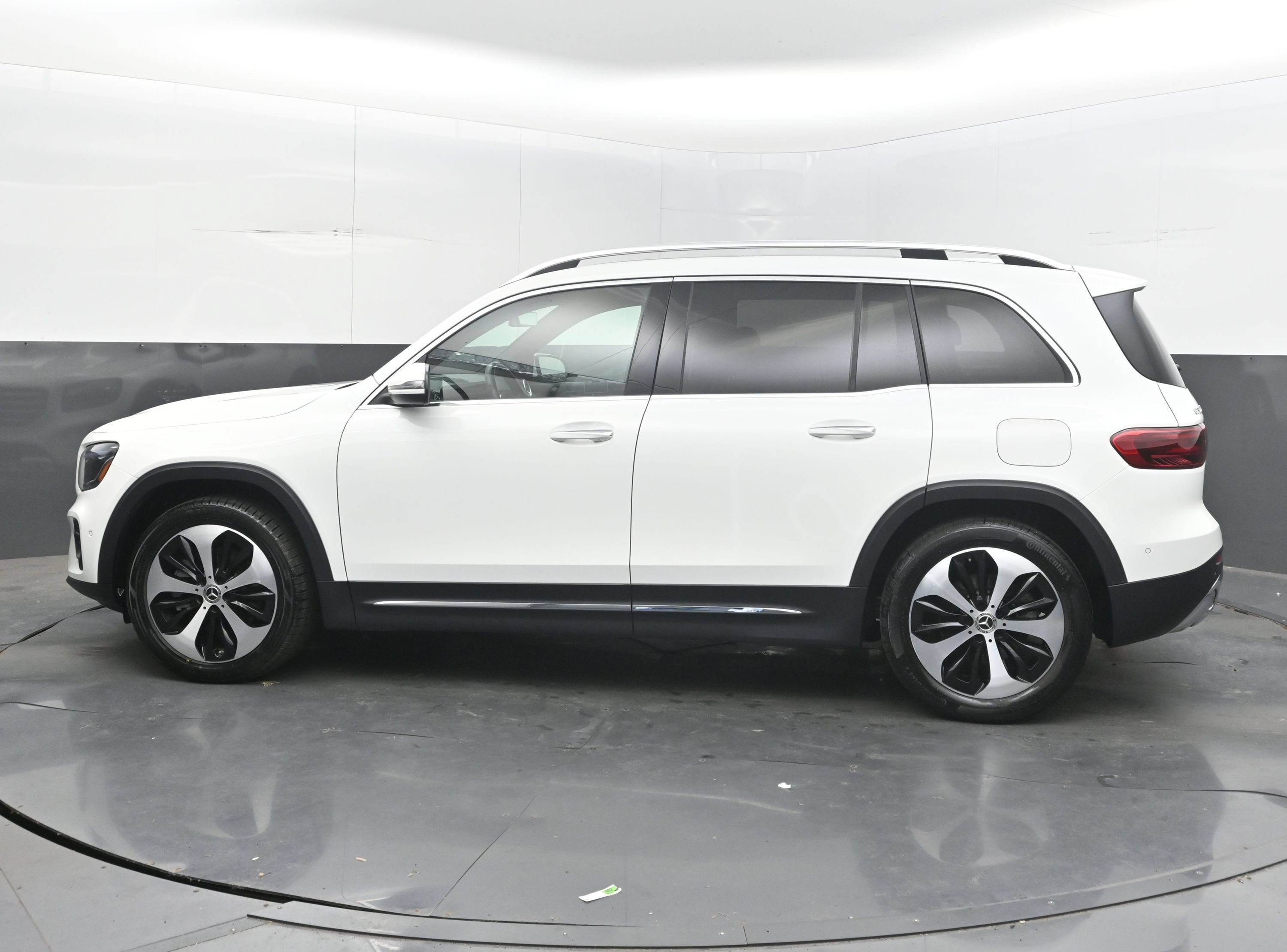 Used 2025 Mercedes-Benz GLB 250 4MATIC image 7