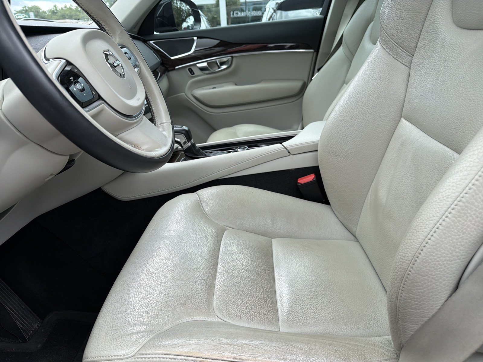 Used 2019 Volvo XC90 T6 Momentum w/ Protection Package AWD/4WD image 18