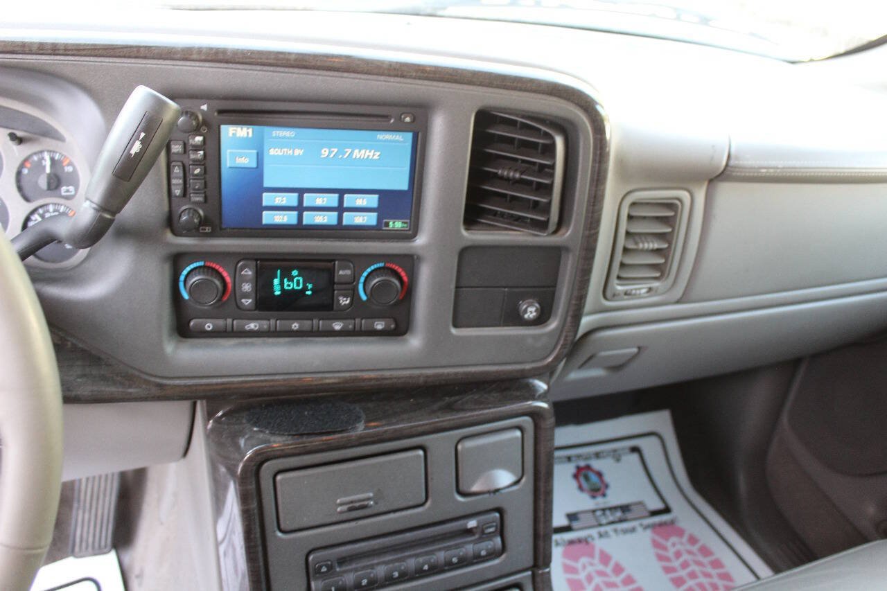 Used 2005 GMC Yukon Denali AWD/4WD image 13