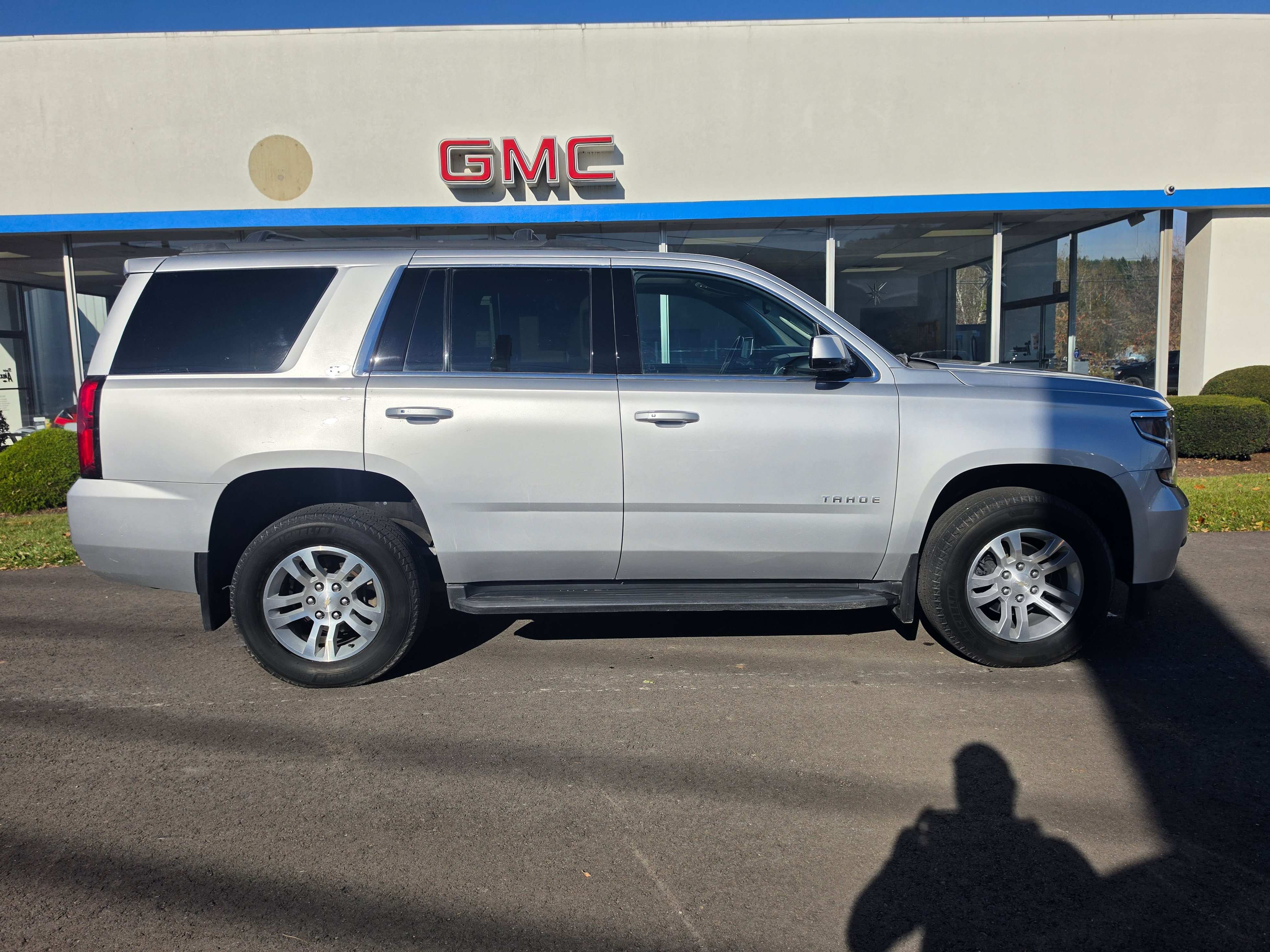 Used 2019 Chevrolet Tahoe LT AWD/4WD image 2