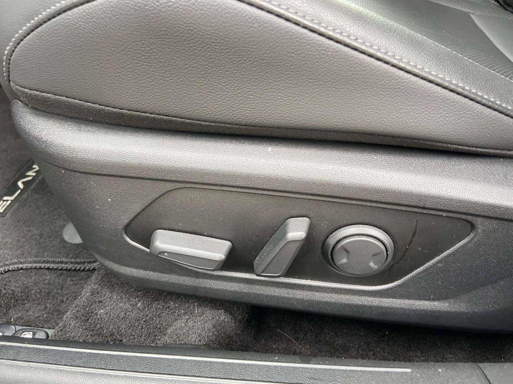 Used 2025 Hyundai Elantra Limited FWD image 16