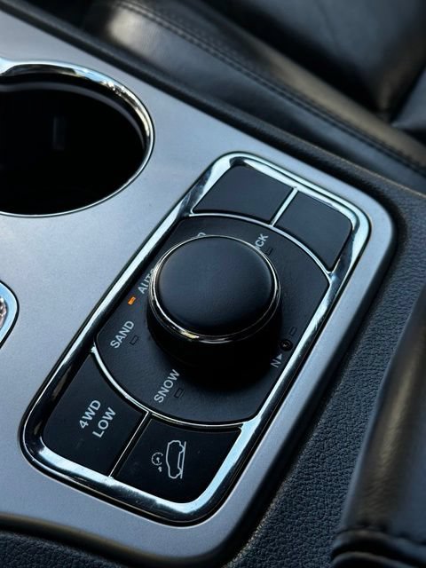 Used 2018 Jeep Grand Cherokee Limited AWD/4WD image 29