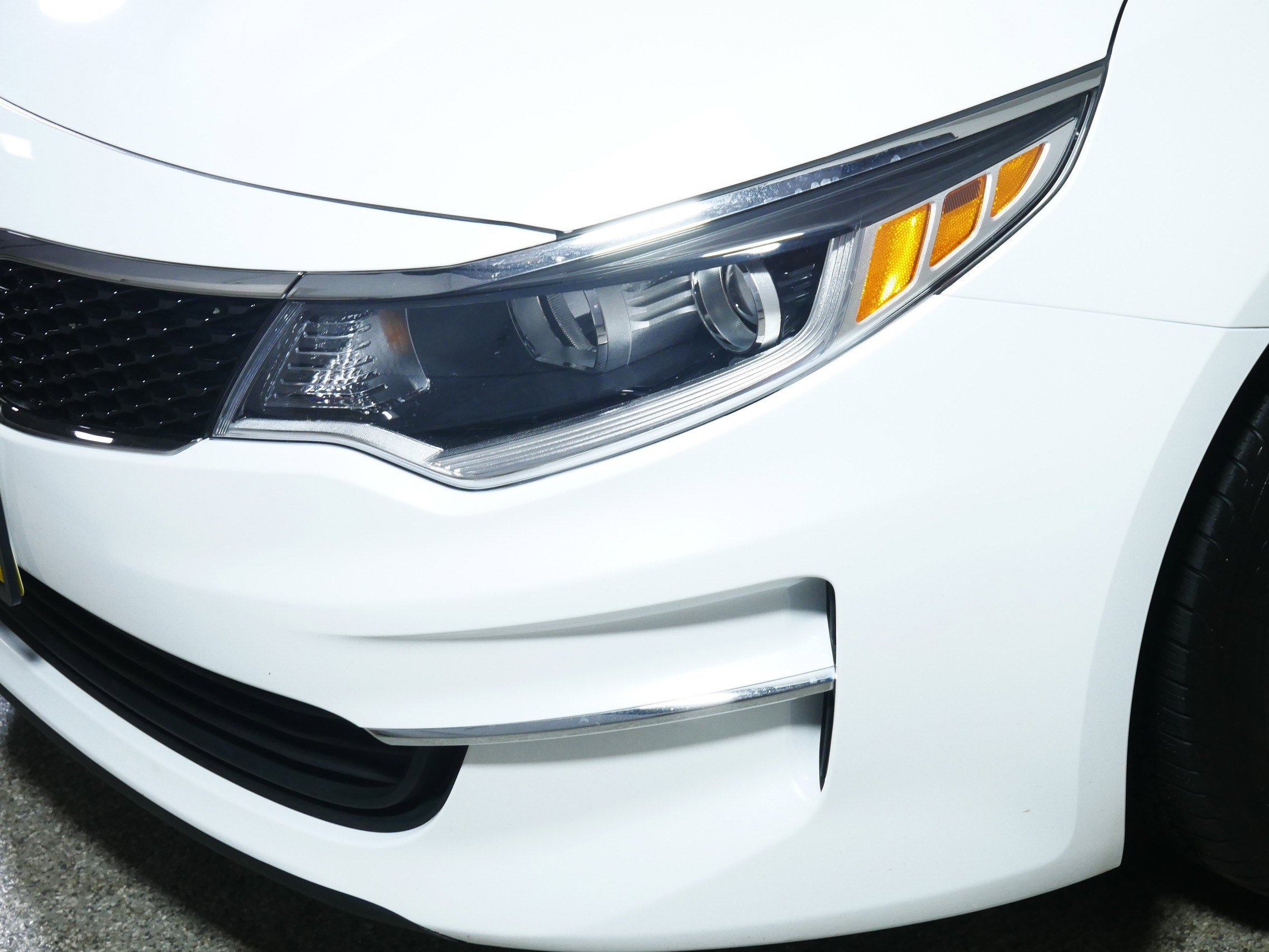 Used 2018 Kia Optima LX w/ 17" Alloy Wheels Package image 16