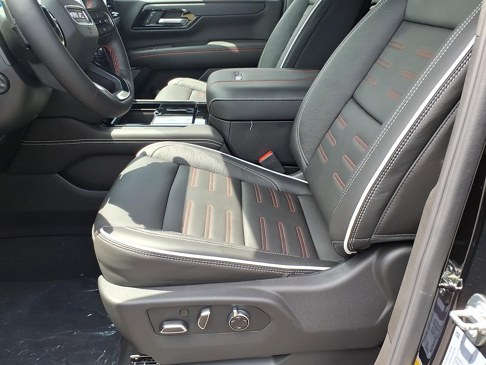 New 2026 GMC Yukon AT4 Ultimate AWD/4WD image 14