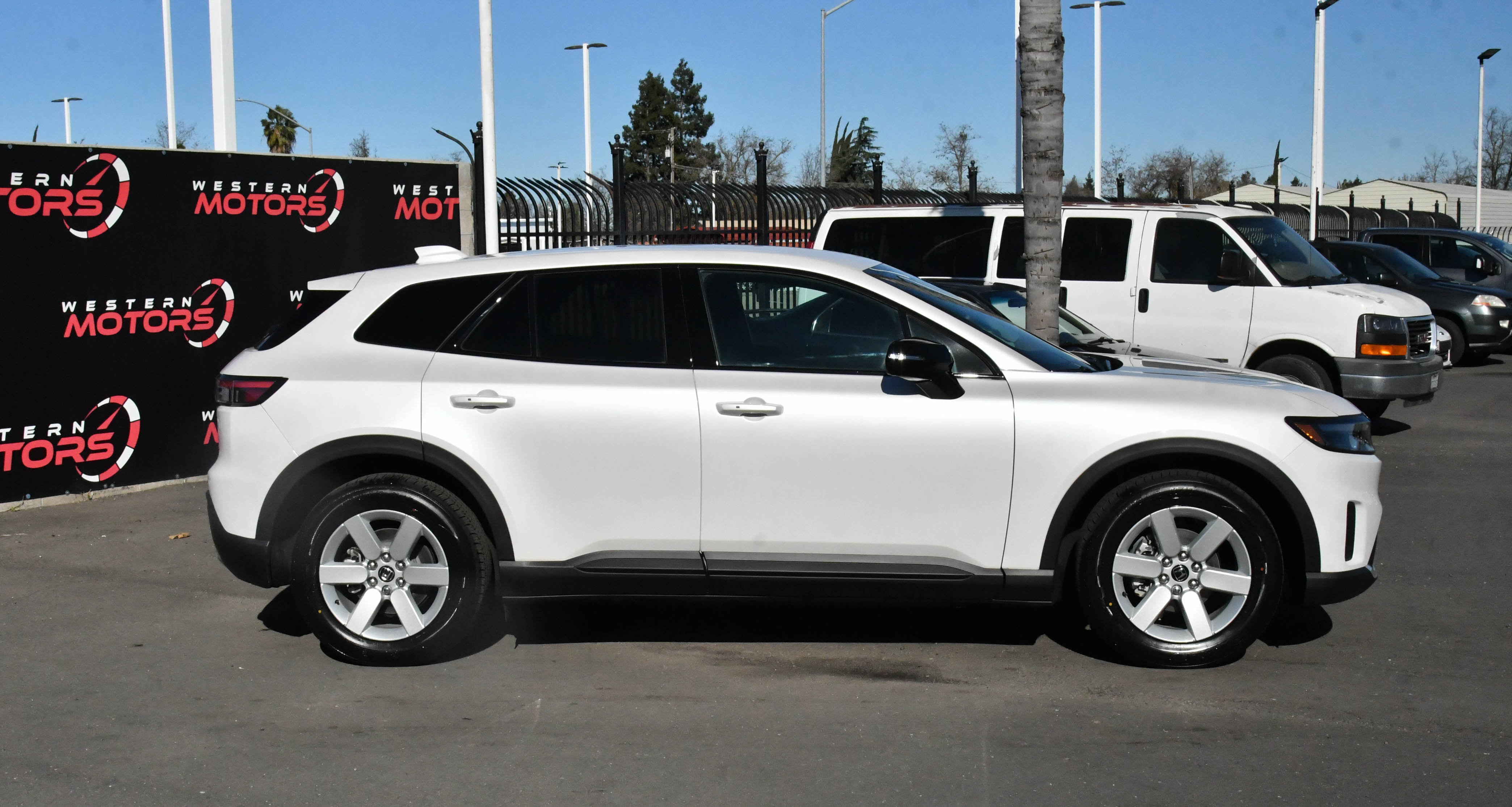 Used 2024 Honda Prologue EX image 9