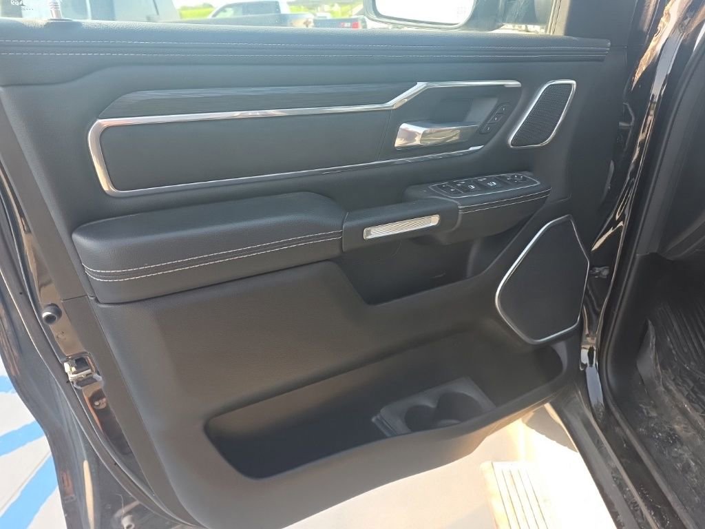 Used 2023 RAM 1500 Laramie AWD/4WD image 9