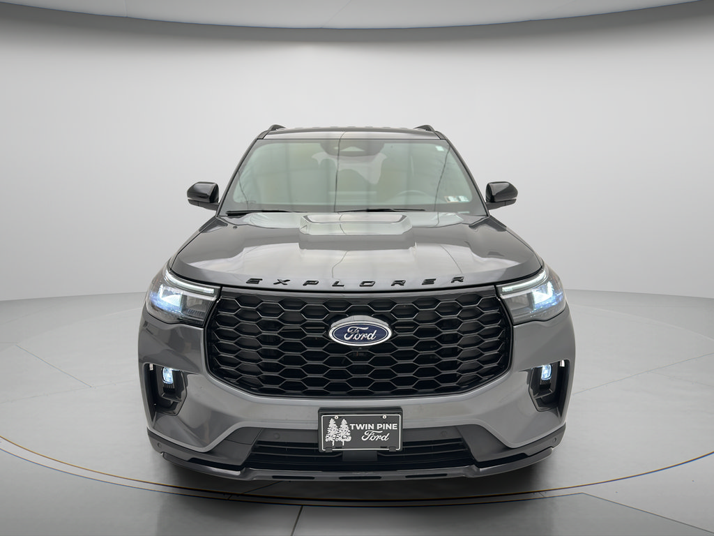 Used 2025 Ford Explorer ST-Line w/ ST-Line Street Pack AWD/4WD image 2