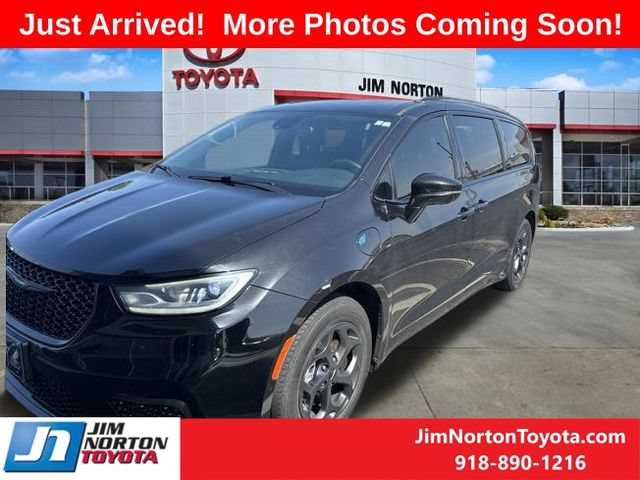 Used 2021 Chrysler Pacifica Limited w/ Premium & Safety Sphere Group FWD image 3