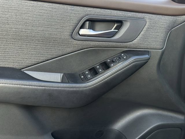 Used 2023 Nissan Rogue SV FWD image 23