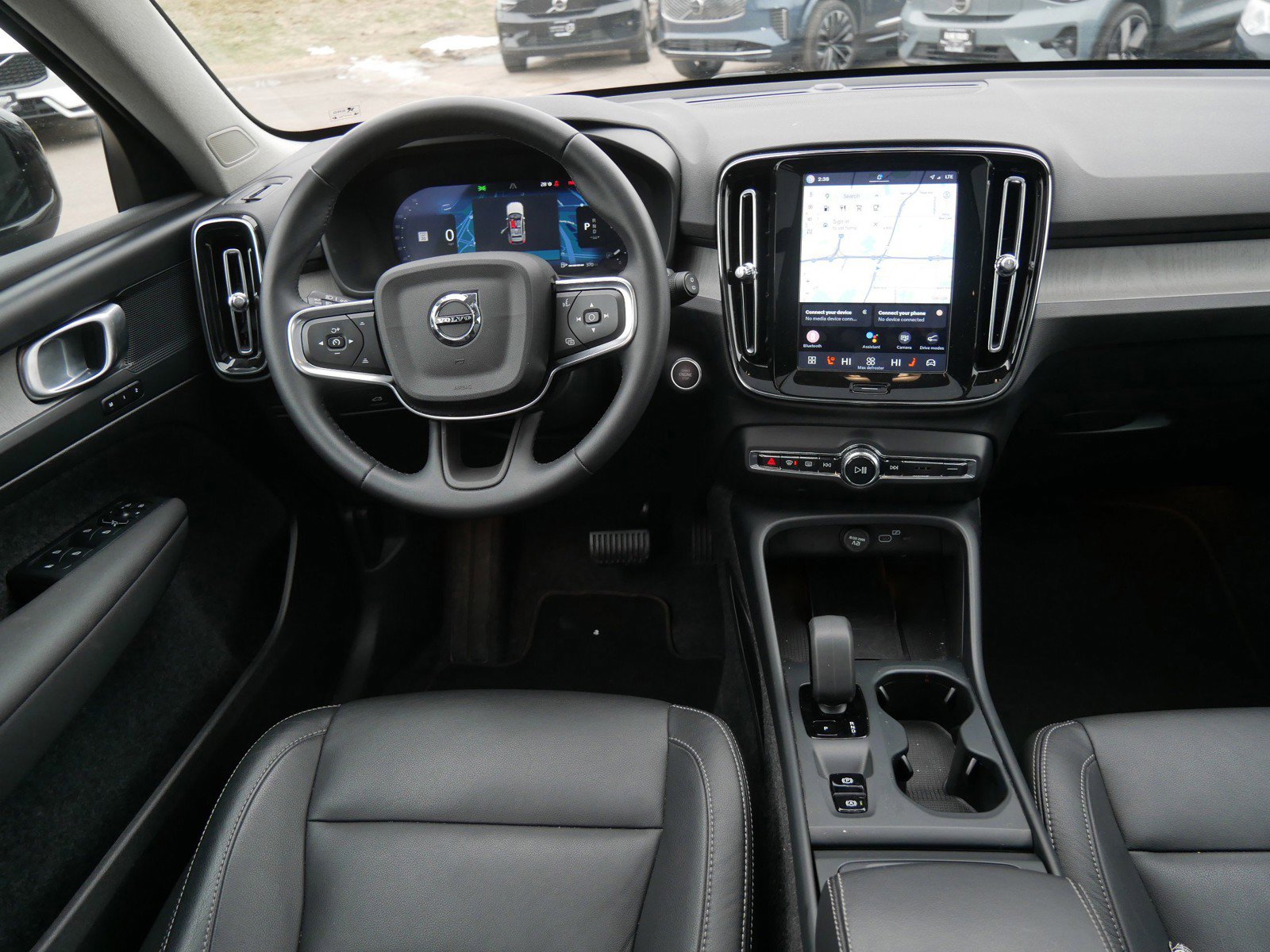 Used 2025 Volvo XC40 B5 Core image 11