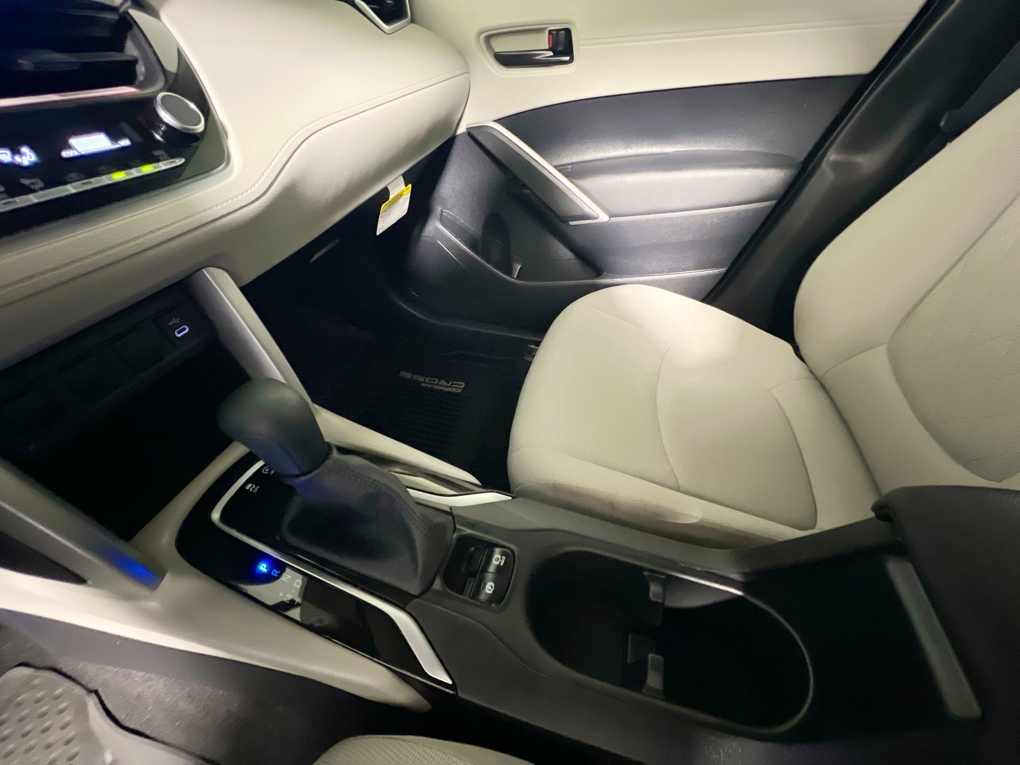 Used 2024 Toyota Corolla Cross L image 25