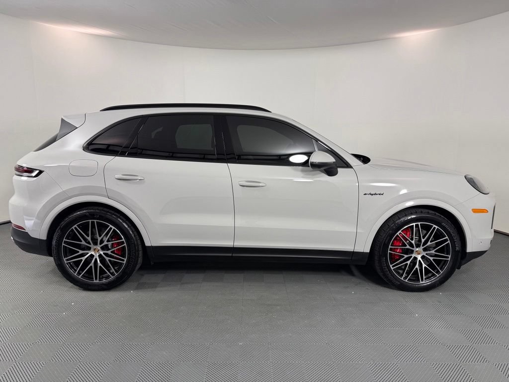 Certified 2025 Porsche Cayenne S AWD/4WD image 8