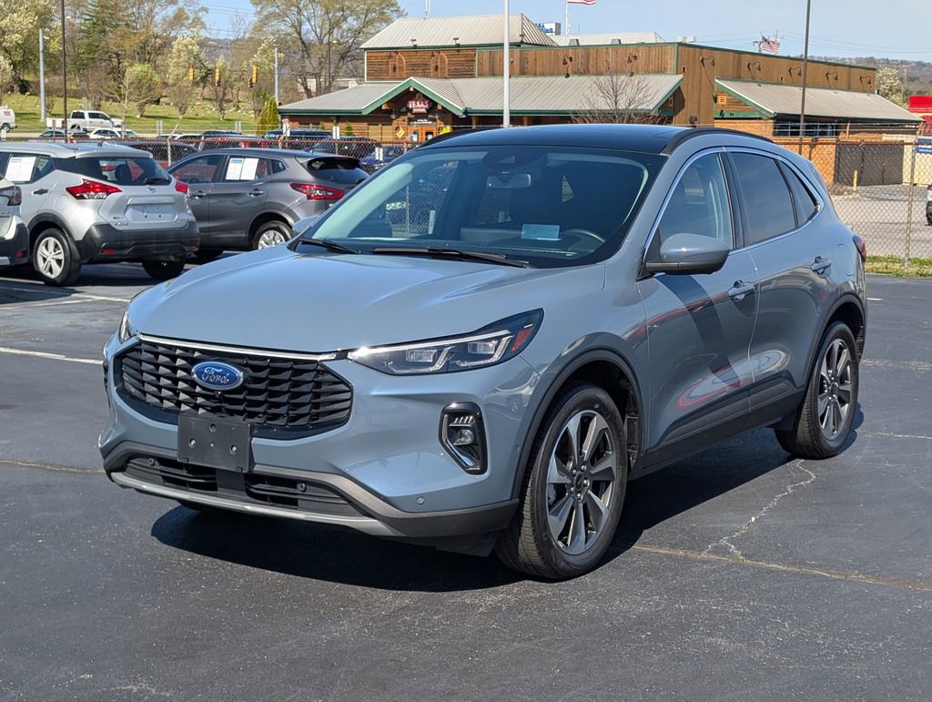 Used 2023 Ford Escape Platinum w/ Premium Technology Package image 3