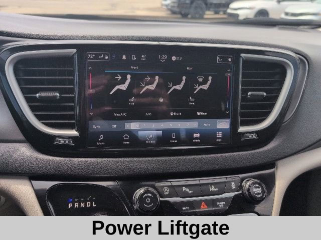 Used 2024 Chrysler Pacifica Touring-L FWD image 7