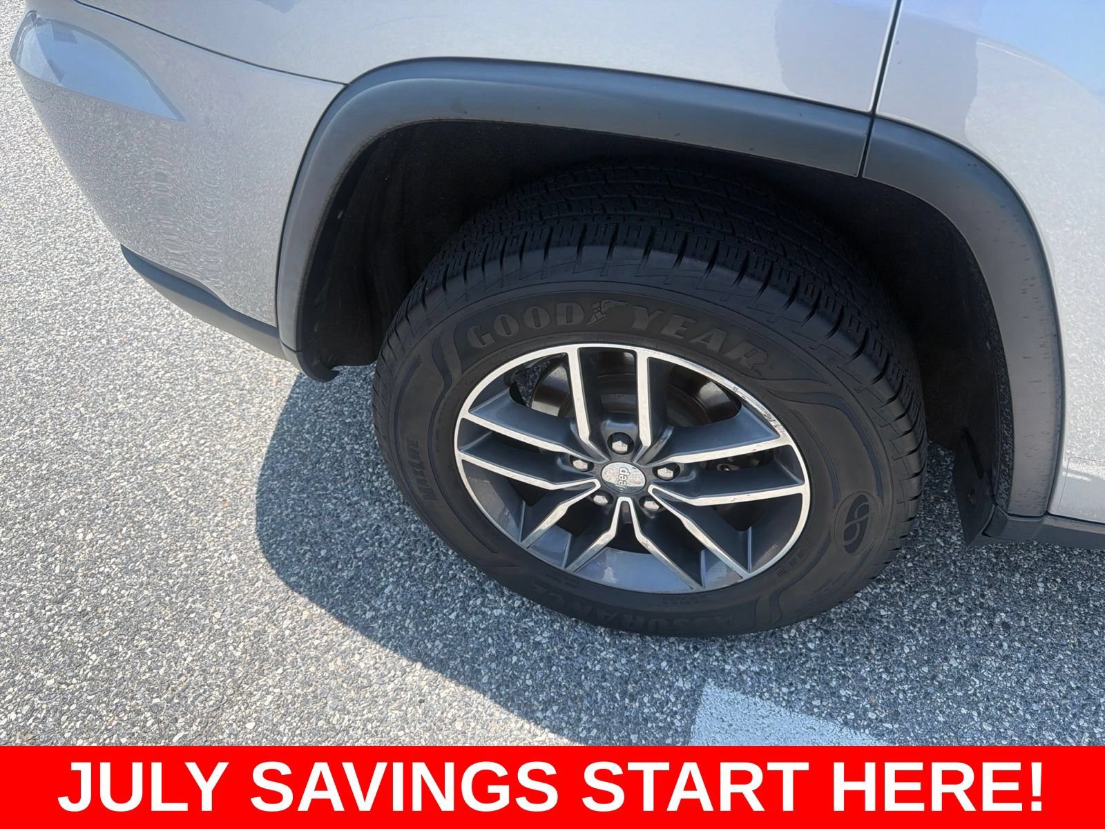 Used 2017 Jeep Grand Cherokee Limited w/ Trailer Tow Group IV AWD/4WD image 17