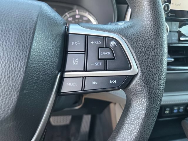 Used 2022 Toyota Highlander L FWD image 21
