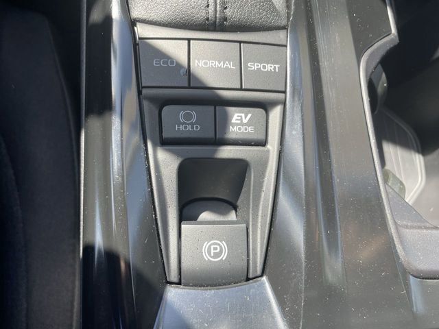 Used 2025 Toyota Camry LE w/ Convenience Package image 17