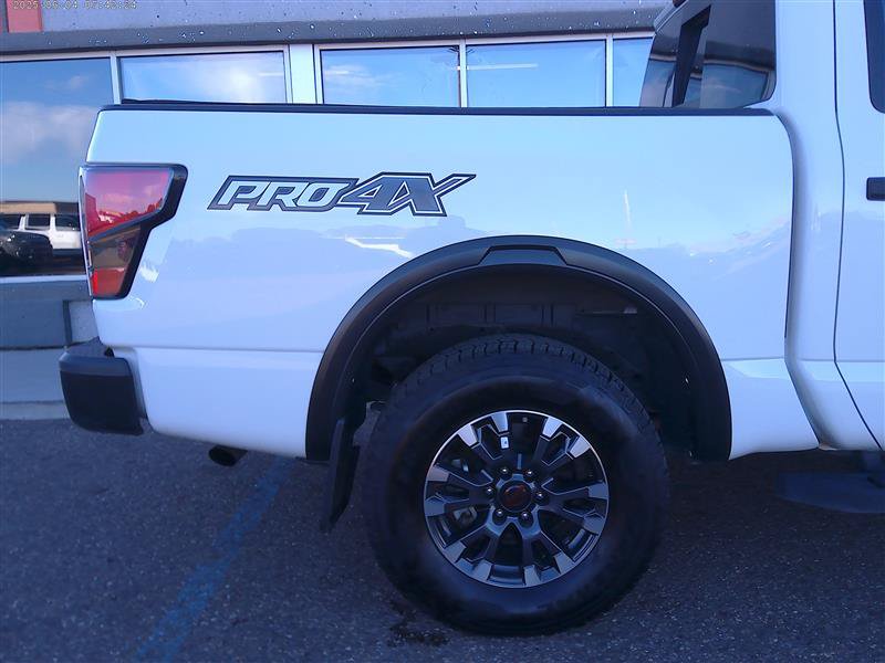 Used 2024 Nissan Titan PRO-4X w/ Pro-4x Convenience Package AWD/4WD image 4