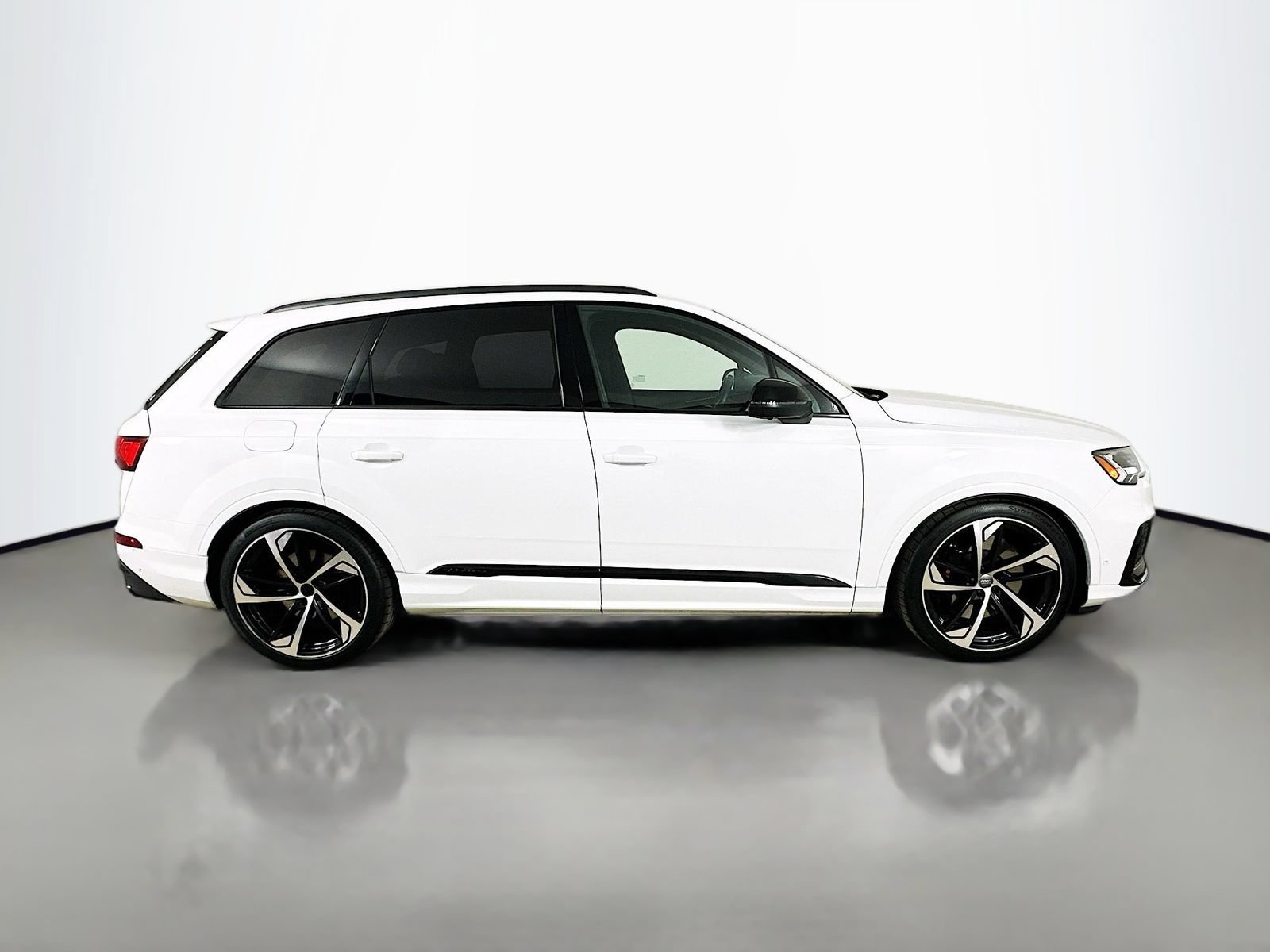 Used 2023 Audi SQ7 Premium Plus w/ Executive Package AWD/4WD image 4